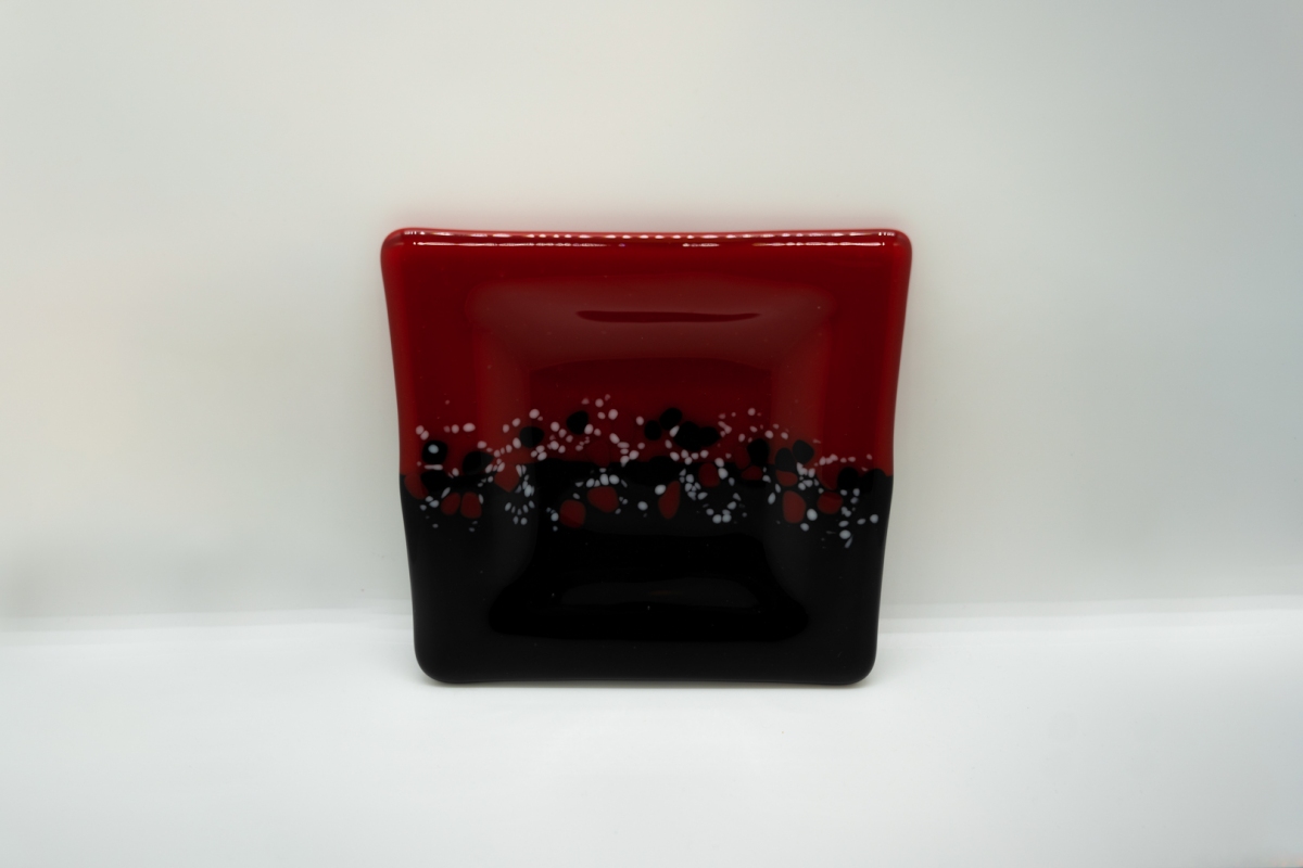 Dramatic red and black side plate.